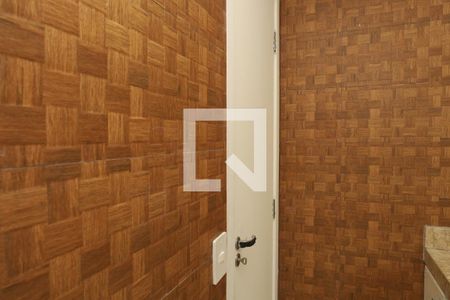 Banheiro de apartamento à venda com 2 quartos, 43m² em Vila Carmosina, São Paulo
