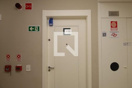 Apartamento à venda com 43m², 2 quartos e 1 vagaÁrea comum - Porta do apartamento - Lockbox instalada