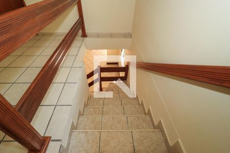 Casa à venda com 120m², 2 quartos e 1 vagaEscada