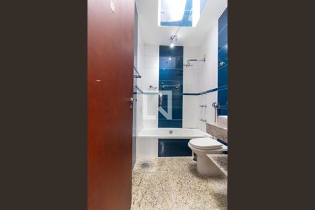 Casa à venda com 238m², 4 quartos e 2 vagasBanheiro da Suíte 3