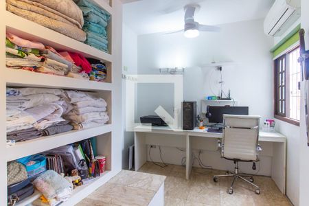 Casa à venda com 238m², 4 quartos e 2 vagasQuarto 3 - Suíte