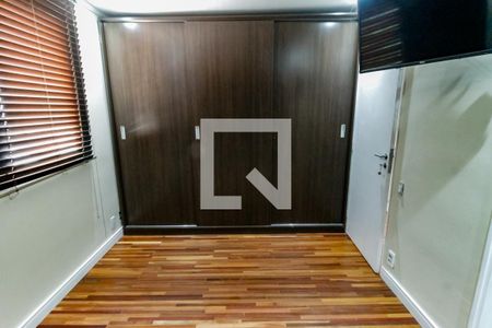 Apartamento à venda com 74m², 3 quartos e 2 vagasSuíte - armários