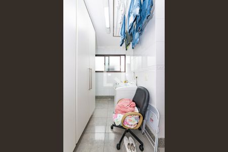 Apartamento à venda com 242m², 5 quartos e 3 vagas Apartamento à venda com 242m², 5 quartos e 3 vagasÁrea de Serviço