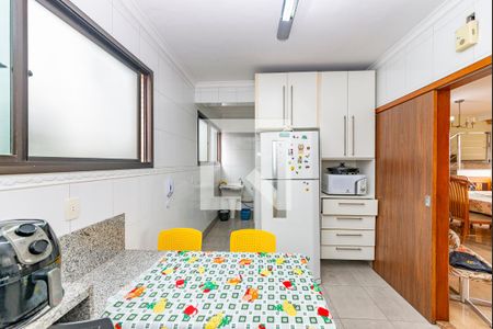 Apartamento à venda com 242m², 5 quartos e 3 vagas Apartamento à venda com 242m², 5 quartos e 3 vagasCozinha