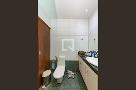 Apartamento à venda com 242m², 5 quartos e 3 vagas Apartamento à venda com 242m², 5 quartos e 3 vagasBanheiro da Suíte