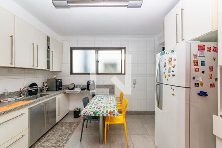 Apartamento à venda com 242m², 5 quartos e 3 vagas Apartamento à venda com 242m², 5 quartos e 3 vagasCozinha