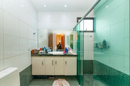 Apartamento à venda com 242m², 5 quartos e 3 vagas Apartamento à venda com 242m², 5 quartos e 3 vagasBanheiro da Suíte