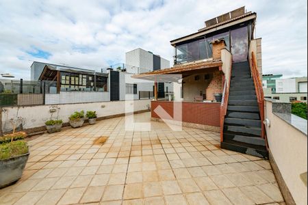 Apartamento à venda com 242m², 5 quartos e 3 vagas Apartamento à venda com 242m², 5 quartos e 3 vagasVaranda