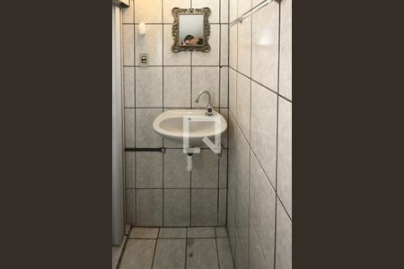 Casa para alugar com 286m², 2 quartos e 15 vagasLavabo da garagem