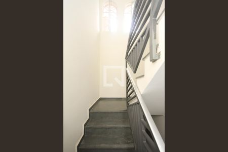 Casa para alugar com 286m², 2 quartos e 15 vagasEscada