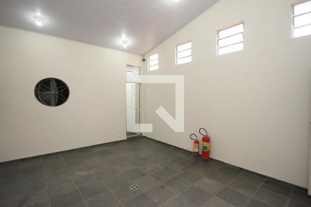 Casa para alugar com 286m², 2 quartos e 15 vagasQuintal