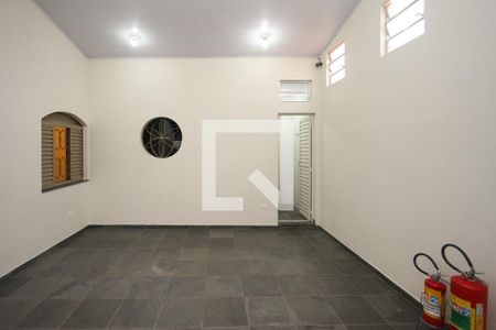 Casa para alugar com 286m², 2 quartos e 15 vagasQuintal