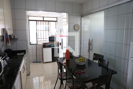 Casa à venda com 58m², 2 quartos e 2 vagasCozinha