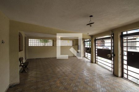 Casa à venda com 250m², 2 quartos e 3 vagas Casa à venda com 250m², 2 quartos e 3 vagasGaragem