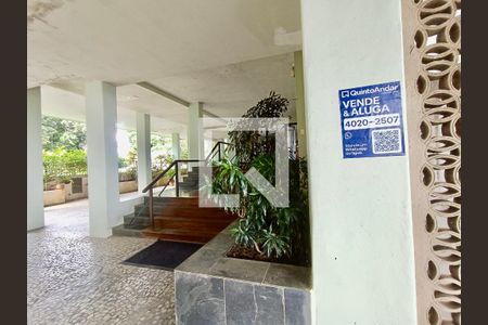 Apartamento para alugar com 58m², 2 quartos e sem vagaFachada com cartaz QA