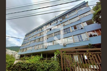 Apartamento para alugar com 58m², 2 quartos e sem vagaFachada com cartaz QA