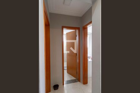 Corredor de apartamento para alugar com 2 quartos, 43m² em Nacional, Contagem