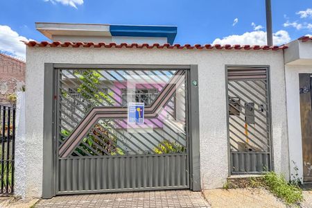 Casa para alugar com 150m², 3 quartos e 3 vagas Casa para alugar com 150m², 3 quartos e 3 vagasFachada