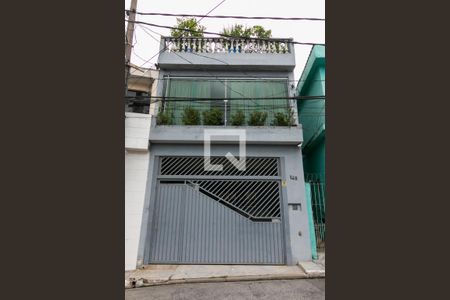 Casa à venda com 350m², 4 quartos e 2 vagas Casa à venda com 350m², 4 quartos e 2 vagasFachada