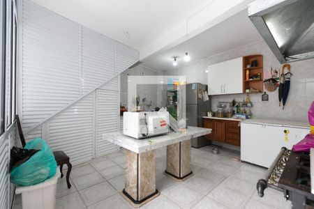 Casa à venda com 350m², 4 quartos e 2 vagas Casa à venda com 350m², 4 quartos e 2 vagasCozinha 2