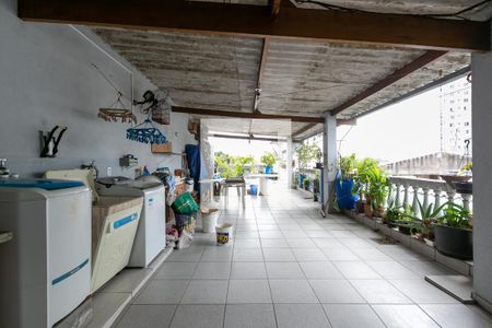 Casa à venda com 350m², 4 quartos e 2 vagas Casa à venda com 350m², 4 quartos e 2 vagasÁrea de Serviço / Terraço