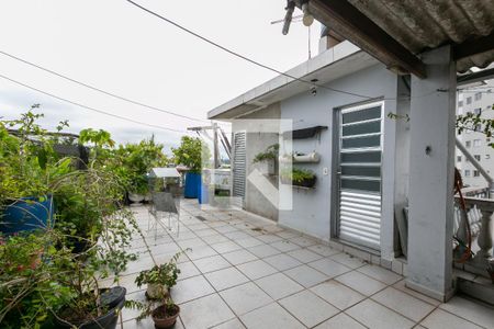 Casa à venda com 350m², 4 quartos e 2 vagas Casa à venda com 350m², 4 quartos e 2 vagasTerraço