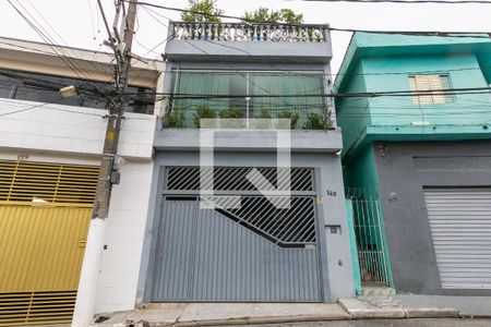 Casa à venda com 350m², 4 quartos e 2 vagas Casa à venda com 350m², 4 quartos e 2 vagasFachada