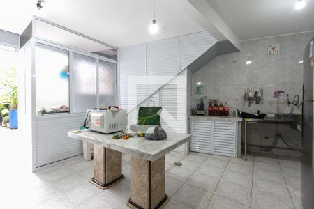 Casa à venda com 350m², 4 quartos e 2 vagas Casa à venda com 350m², 4 quartos e 2 vagasCozinha 2