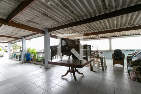 Casa à venda com 350m², 4 quartos e 2 vagas Casa à venda com 350m², 4 quartos e 2 vagasTerraço