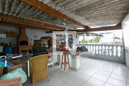 Casa à venda com 350m², 4 quartos e 2 vagas Casa à venda com 350m², 4 quartos e 2 vagasTerraço