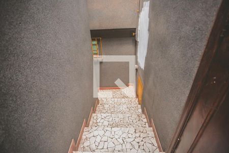 Casa para alugar com 47m², 2 quartos e sem vagaEscadas