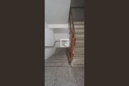 Apartamento para alugar com 42m², 1 quarto e sem vaga Apartamento para alugar com 42m², 1 quarto e sem vagaEscada