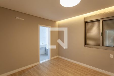Casa à venda com 463m², 4 quartos e 4 vagasSuíte 3