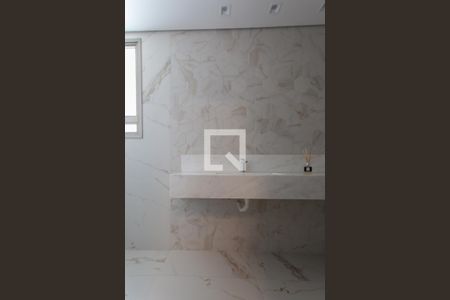 Casa à venda com 463m², 4 quartos e 4 vagasBanheiro da Suíte 2