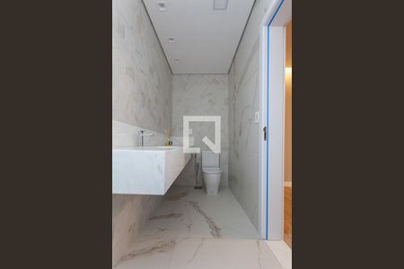 Casa à venda com 463m², 4 quartos e 4 vagasBanheiro da Suíte 2