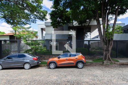 Casa à venda com 463m², 4 quartos e 4 vagasFachada