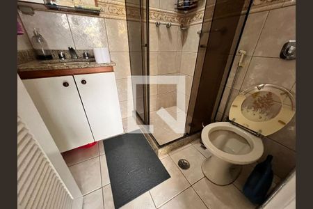 Casa de condomínio à venda com 700m², 4 quartos e 5 vagas Casa de condomínio à venda com 700m², 4 quartos e 5 vagasBanheiro Suite 01