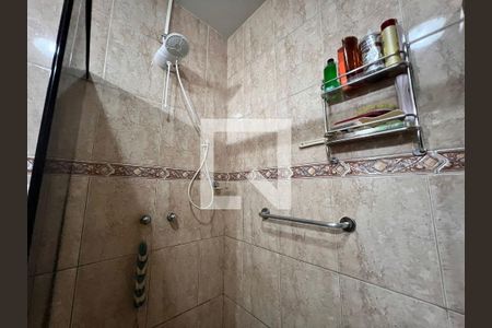 Casa de condomínio à venda com 700m², 4 quartos e 5 vagas Casa de condomínio à venda com 700m², 4 quartos e 5 vagasBanheiro Suite 02