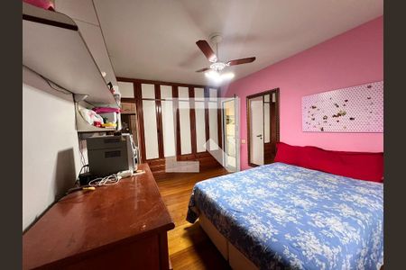 Casa de condomínio à venda com 700m², 4 quartos e 5 vagas Casa de condomínio à venda com 700m², 4 quartos e 5 vagasSuite 01