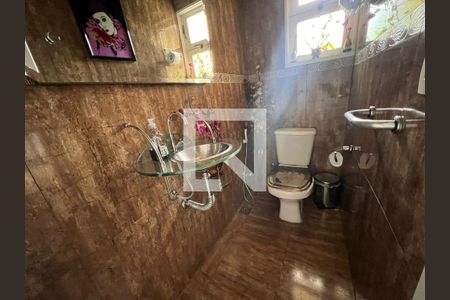 Casa de condomínio à venda com 700m², 4 quartos e 5 vagas Casa de condomínio à venda com 700m², 4 quartos e 5 vagasLavabo