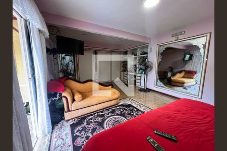 Casa de condomínio à venda com 700m², 4 quartos e 5 vagas Casa de condomínio à venda com 700m², 4 quartos e 5 vagasSuite 02