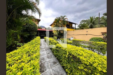 Casa de condomínio à venda com 700m², 4 quartos e 5 vagas Casa de condomínio à venda com 700m², 4 quartos e 5 vagasQuintal - Frente Casa