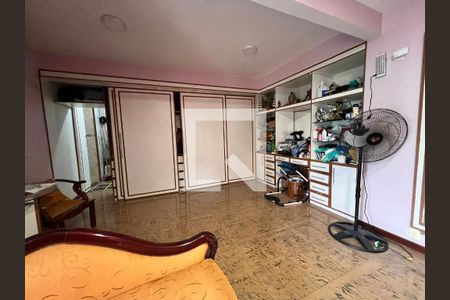 Casa de condomínio à venda com 700m², 4 quartos e 5 vagas Casa de condomínio à venda com 700m², 4 quartos e 5 vagasSuite 02