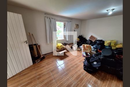 Casa de condomínio à venda com 700m², 4 quartos e 5 vagas Casa de condomínio à venda com 700m², 4 quartos e 5 vagasQuarto 4