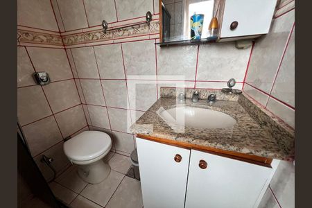 Casa de condomínio à venda com 700m², 4 quartos e 5 vagas Casa de condomínio à venda com 700m², 4 quartos e 5 vagasBanheiro Suite 01