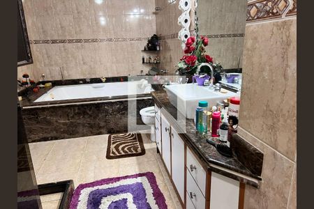 Casa de condomínio à venda com 700m², 4 quartos e 5 vagas Casa de condomínio à venda com 700m², 4 quartos e 5 vagasBanheiro Suite 02