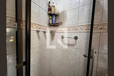 Casa de condomínio à venda com 700m², 4 quartos e 5 vagas Casa de condomínio à venda com 700m², 4 quartos e 5 vagasBanheiro Suite 01