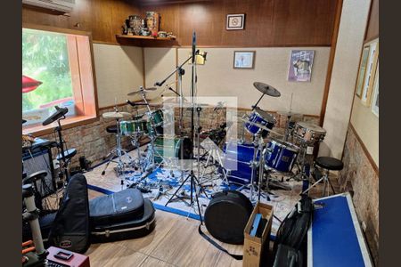 Casa de condomínio à venda com 700m², 4 quartos e 5 vagas Casa de condomínio à venda com 700m², 4 quartos e 5 vagasEstudio