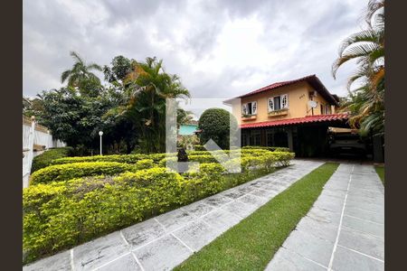 Casa de condomínio à venda com 700m², 4 quartos e 5 vagas Casa de condomínio à venda com 700m², 4 quartos e 5 vagasQuintal - Frente Casa