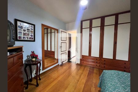 Casa de condomínio à venda com 700m², 4 quartos e 5 vagas Casa de condomínio à venda com 700m², 4 quartos e 5 vagasQuarto 01